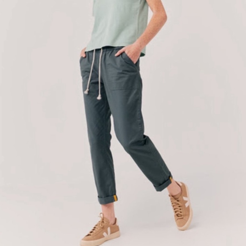 Pact green twill roll up pants | Organic cotton | Women’s Size M